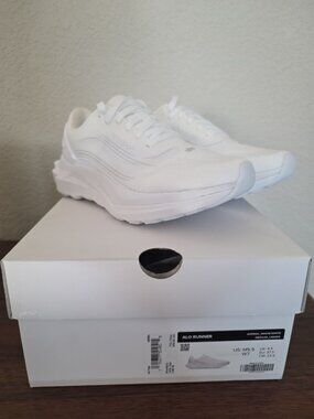 Alo Runner Women's Size 7 All White Mesh Low Top Cushioned Athletic Sneakers